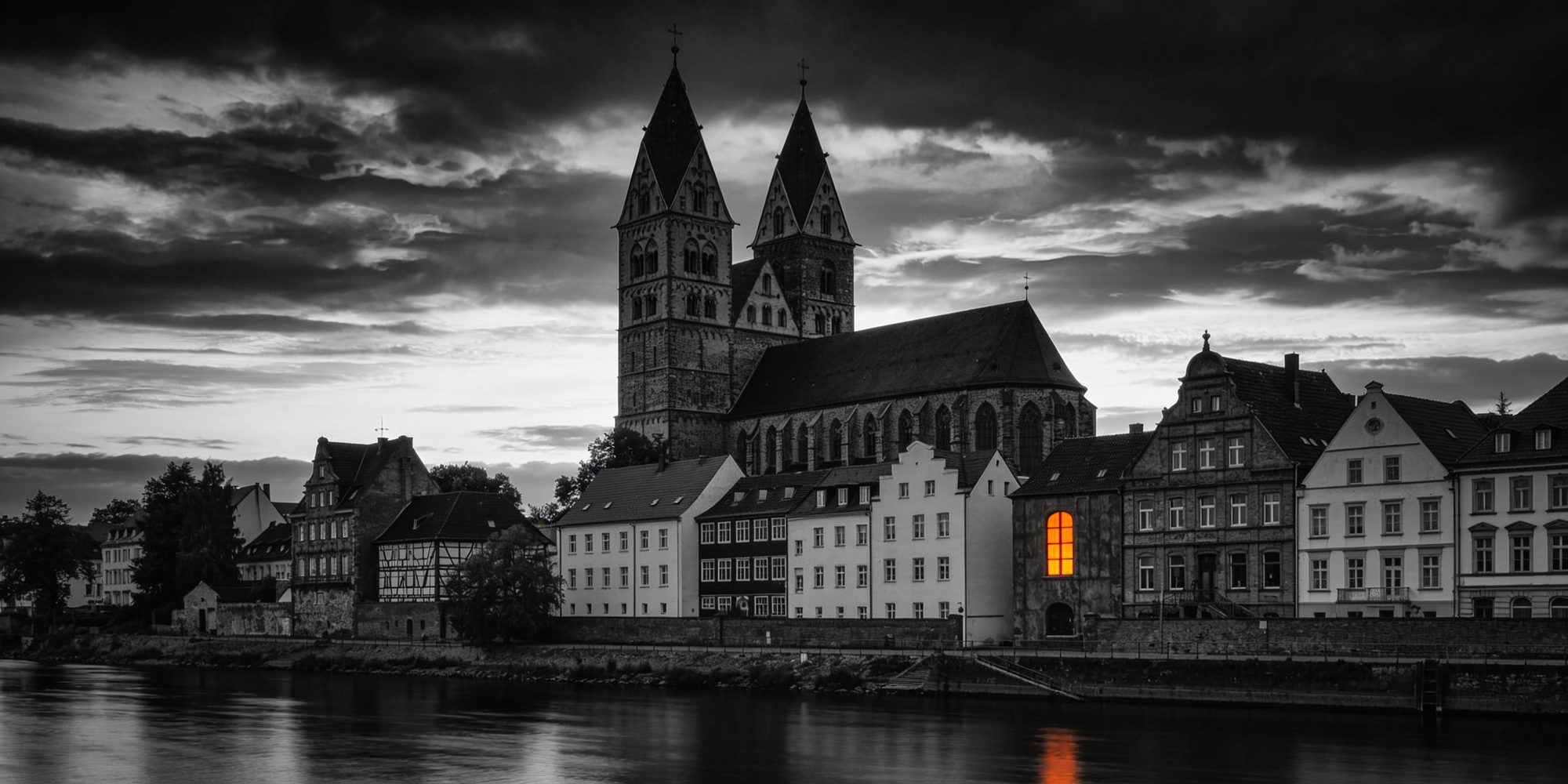 Die Stadt Minden im printed.-Bildstil – Schwarzweiß mit Signal-Orange